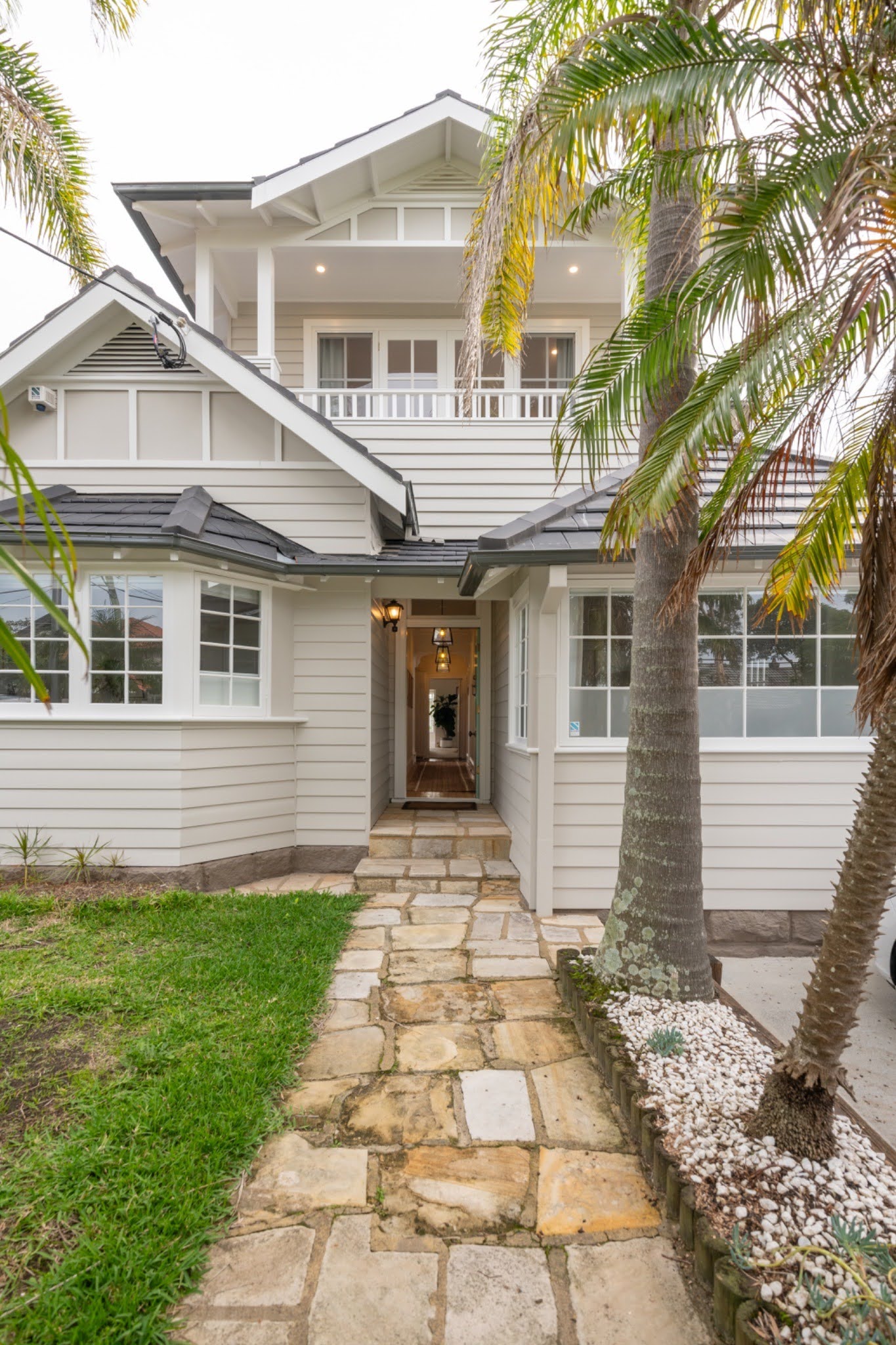 A Modern Hampton’s First Floor Addition